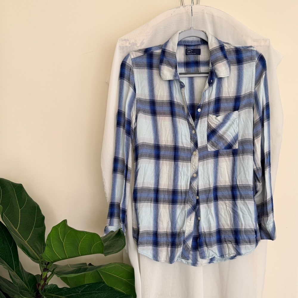 Bundle of 4 great button up collared tops Size Small - Picture 2 of 12